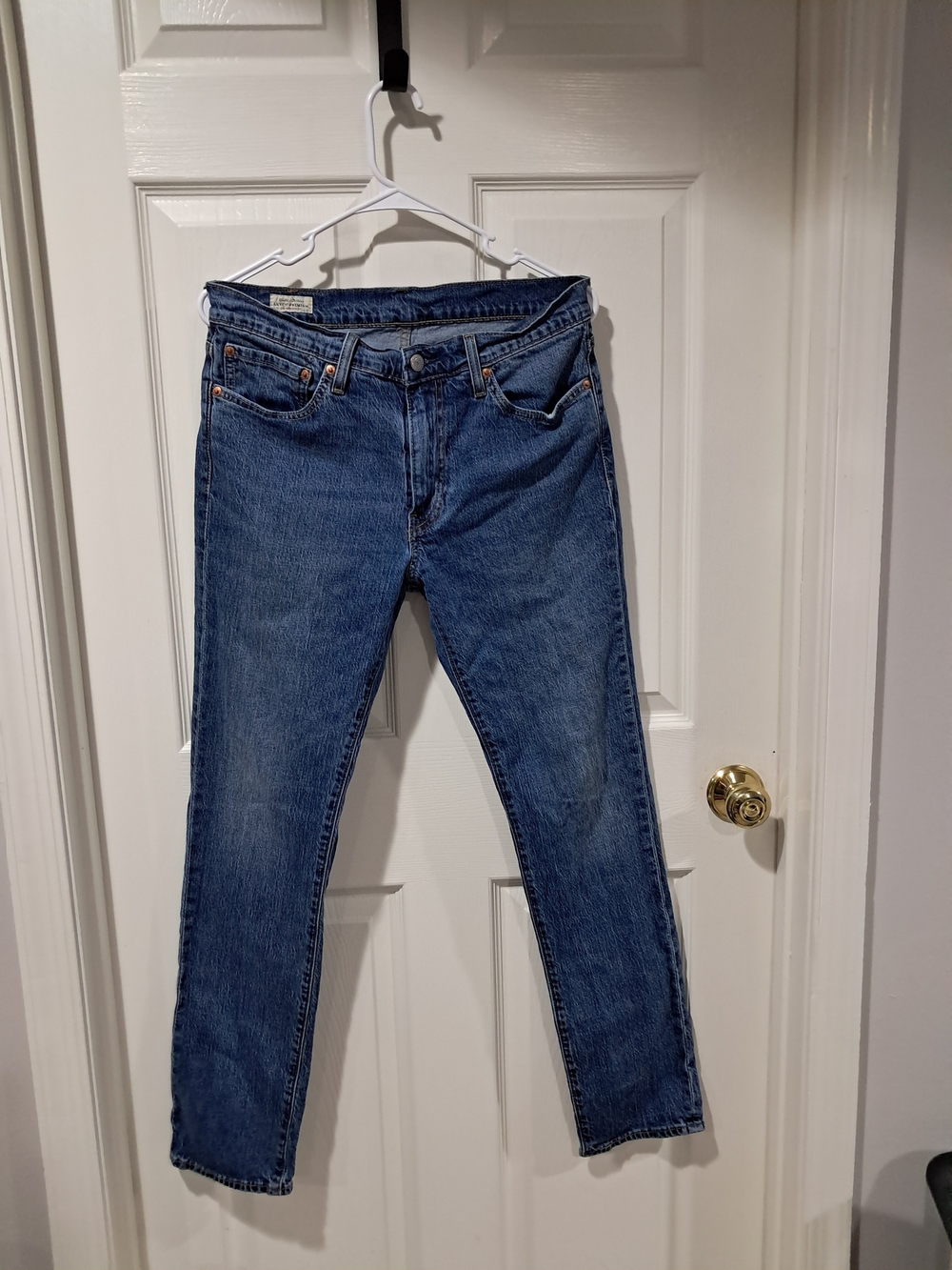LEVIS Classic Straight-Leg Blue Jeans